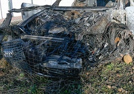 Coche calcinado en una imagen de archivo.