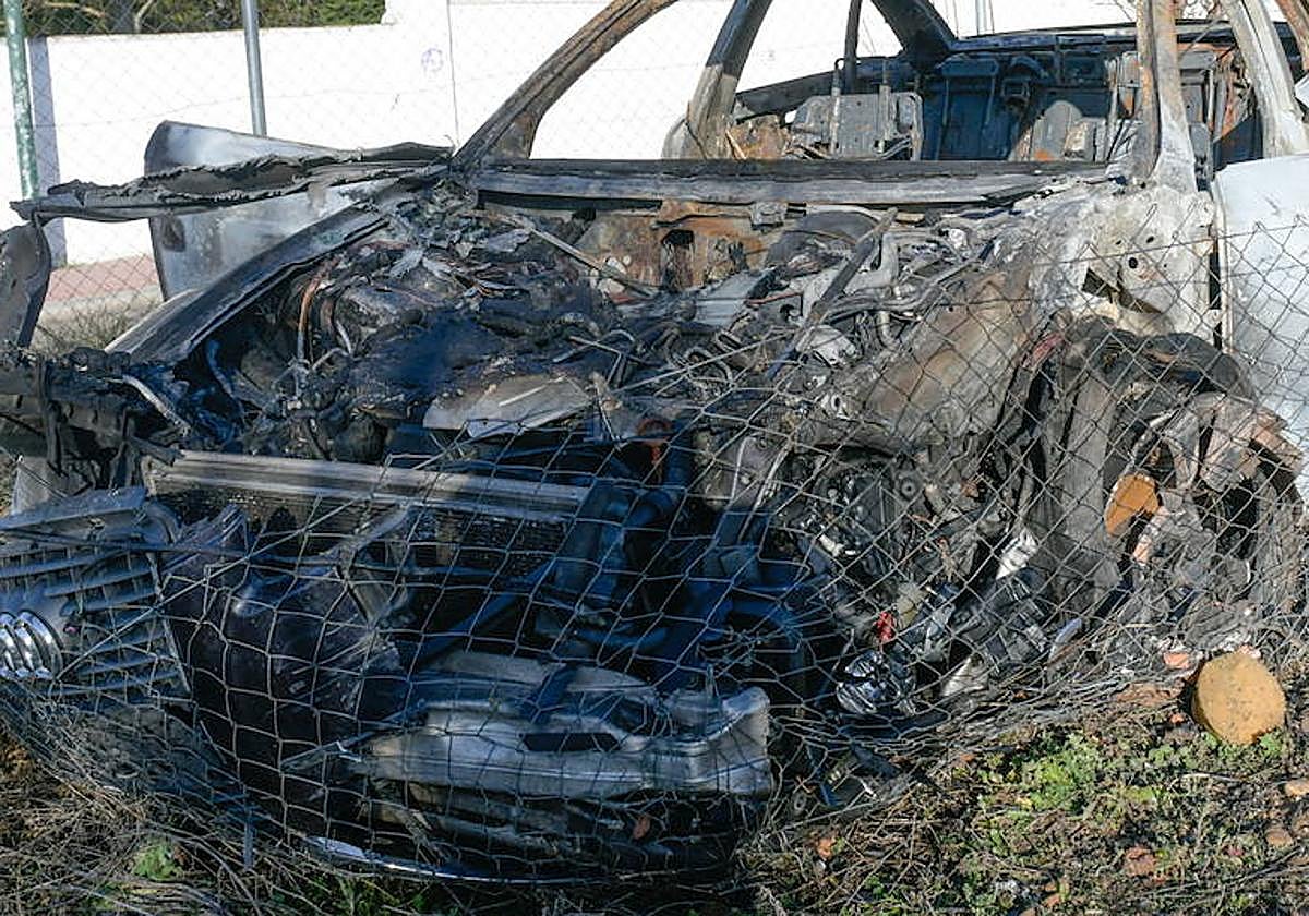Coche calcinado en una imagen de archivo.