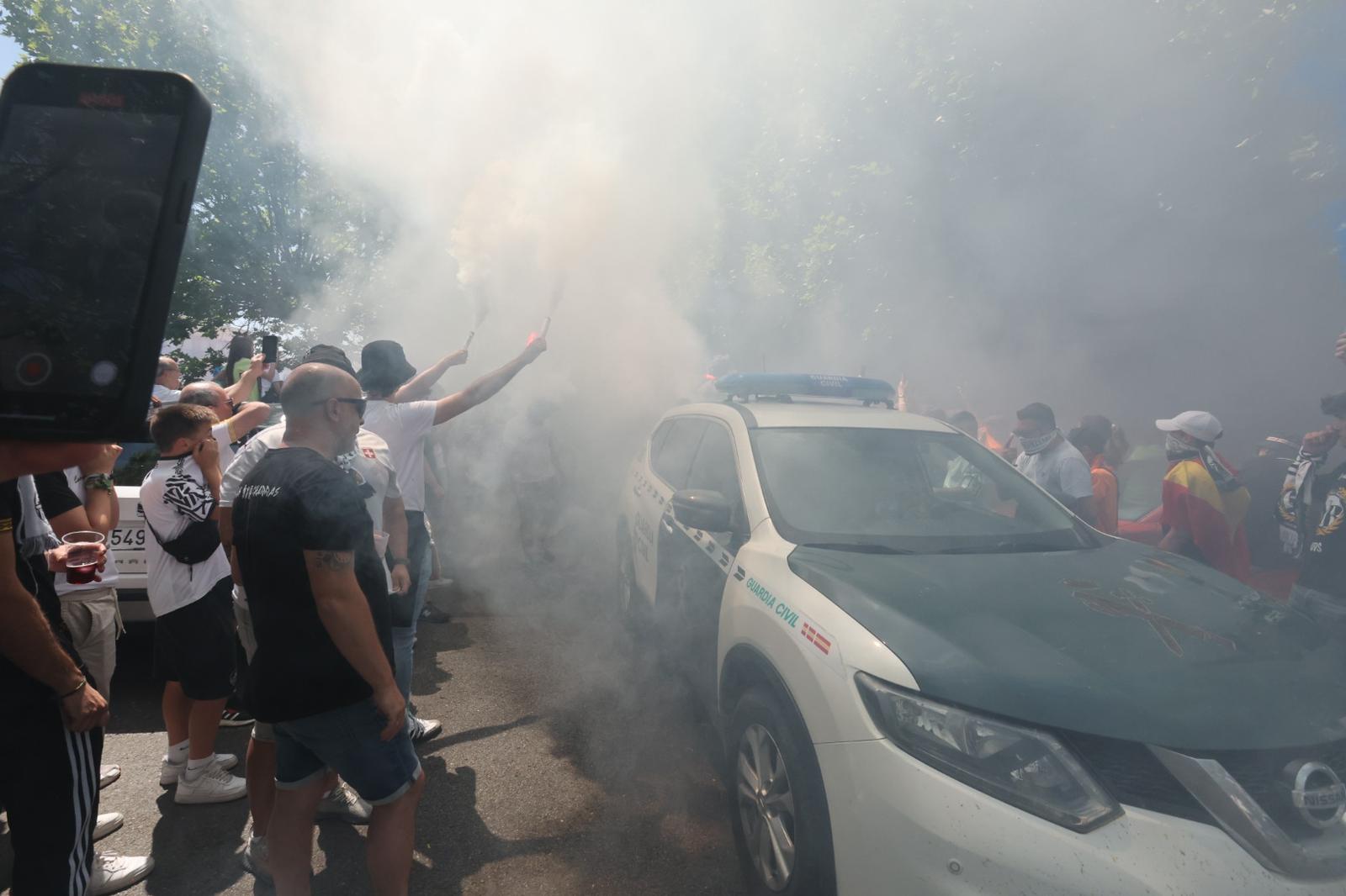 Así ha sido el recibimiento de la afición al autocar del Salamanca UDS