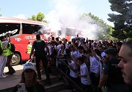 Llegada del autocar del Salamanca UDS al Helmántico.