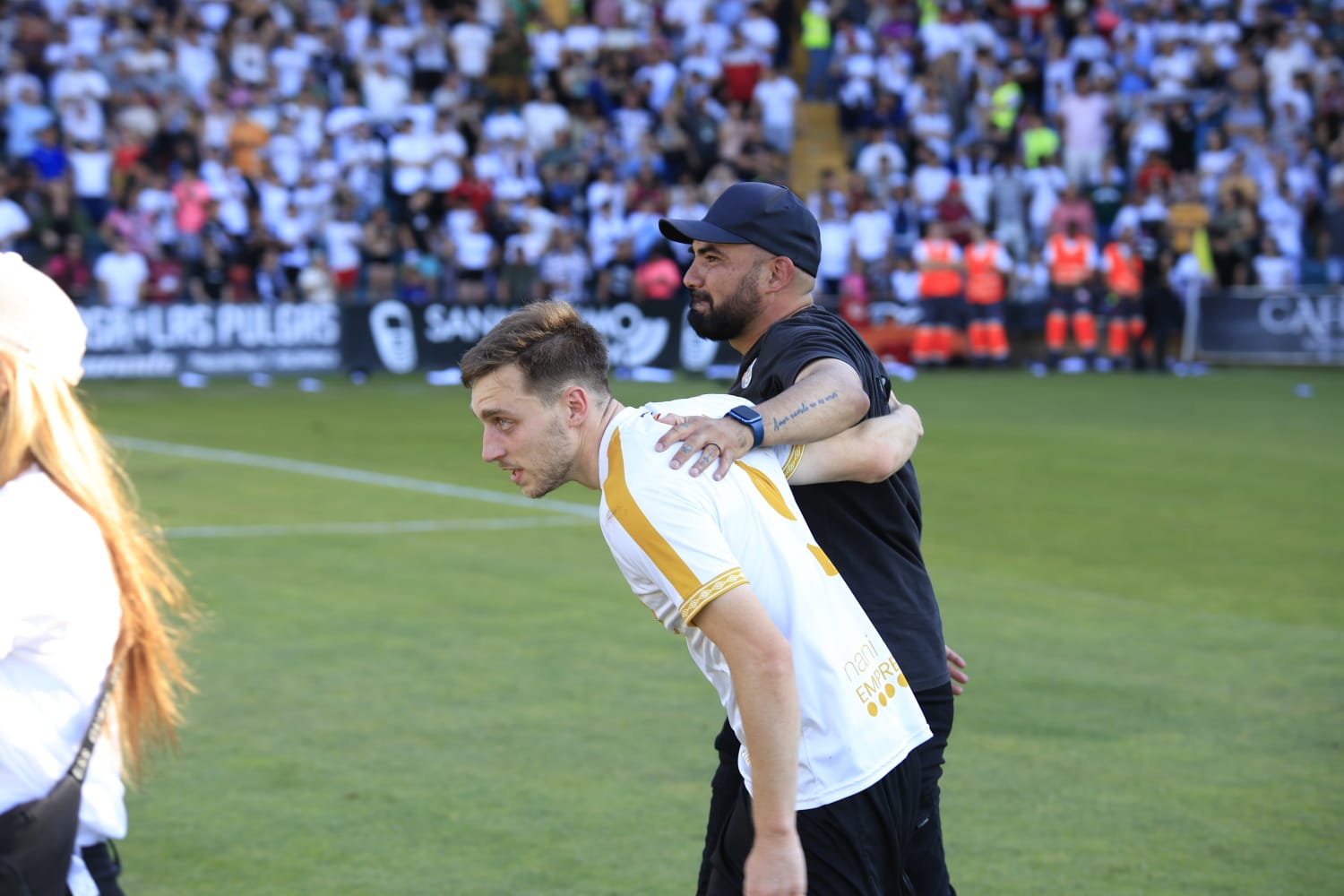 Celebración en el estadio del ascenso del Salamanca UDS a Segunda RFEF