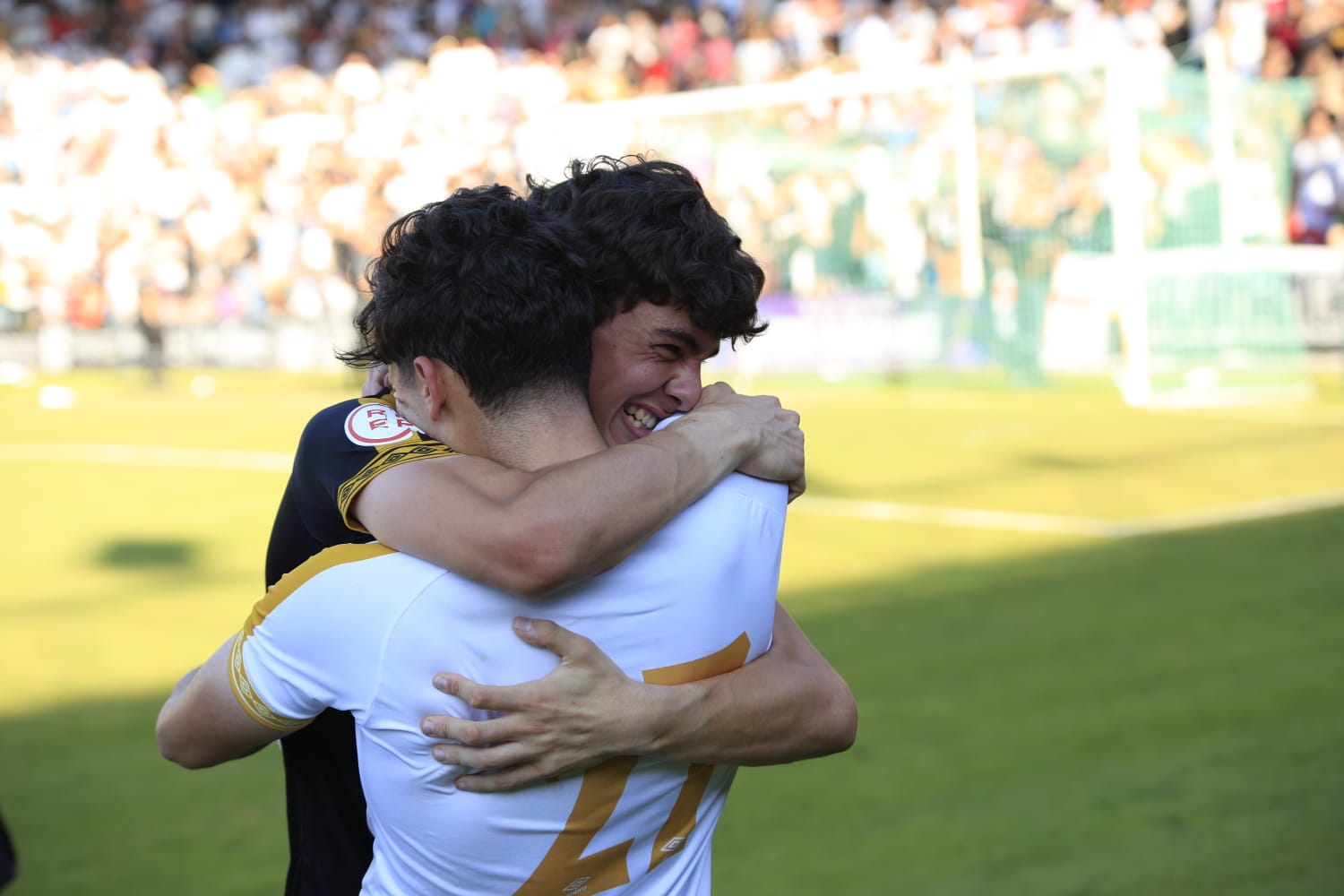 Celebración en el estadio del ascenso del Salamanca UDS a Segunda RFEF