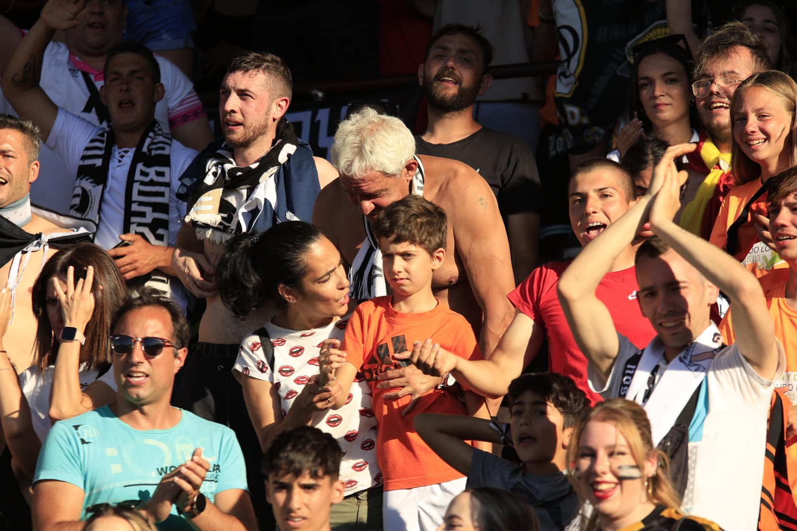 Celebración en el estadio del ascenso del Salamanca UDS a Segunda RFEF
