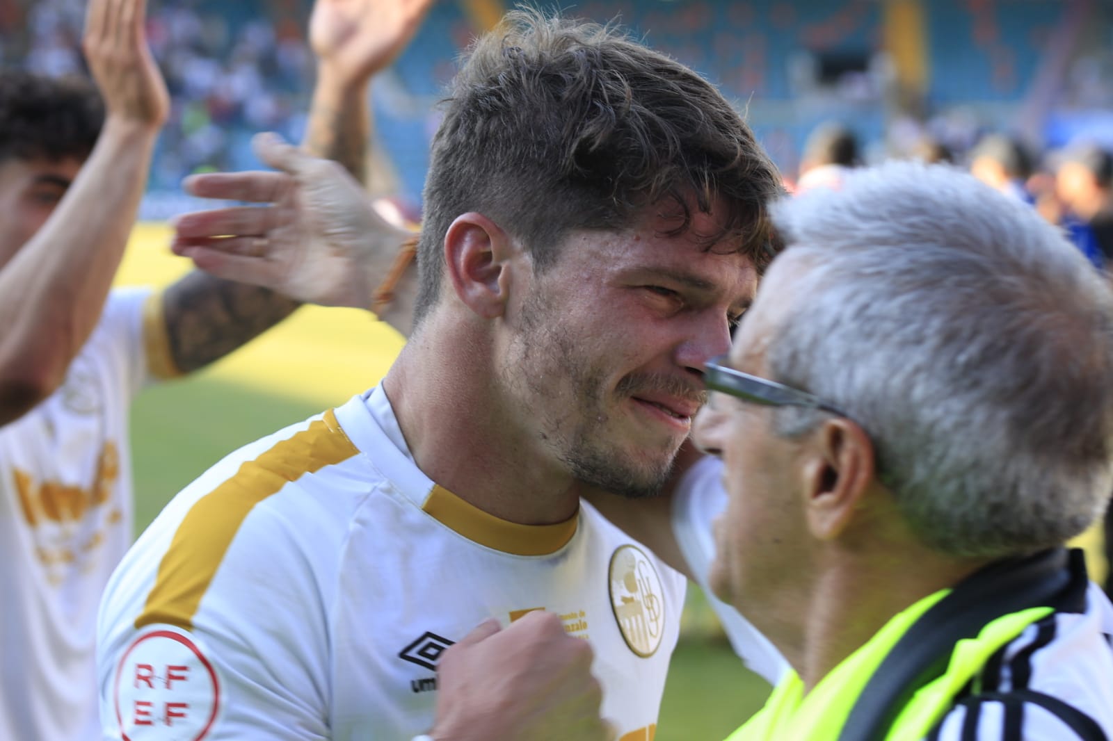 Celebración en el estadio del ascenso del Salamanca UDS a Segunda RFEF