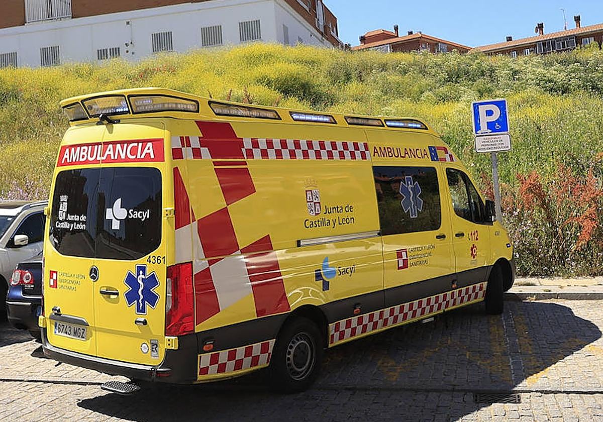 Una ambulancia en Salamanca, en una imagen de archivo.