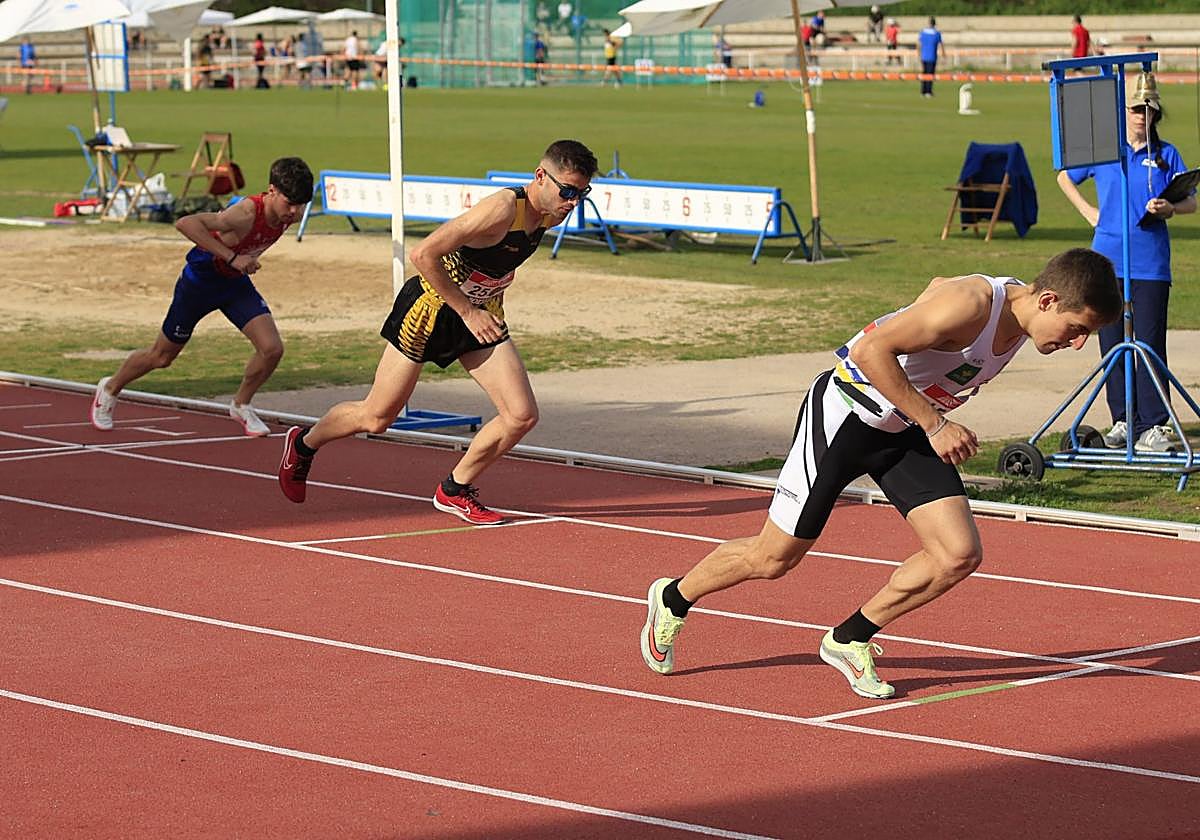 Imagen de archivo, de unas pruebas en las pistas de atletismo Ciudad de Salamanca.