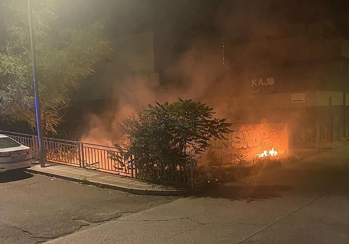 Lugar del incendio ya en llamas.