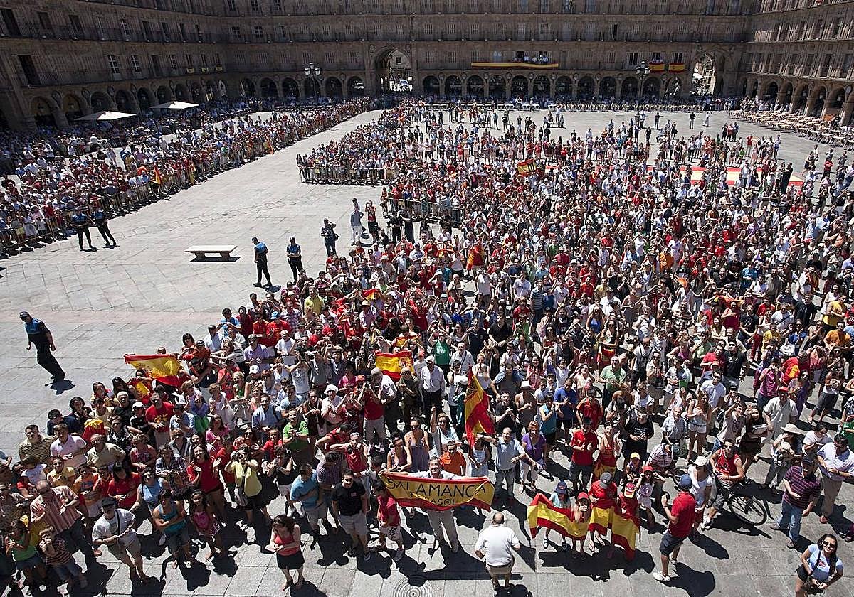 Afición de la selección española en la Plaza Mayor.