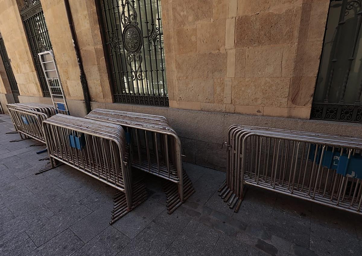 Imagen secundaria 1 - Preparación de la Plaza Mayor para el partido