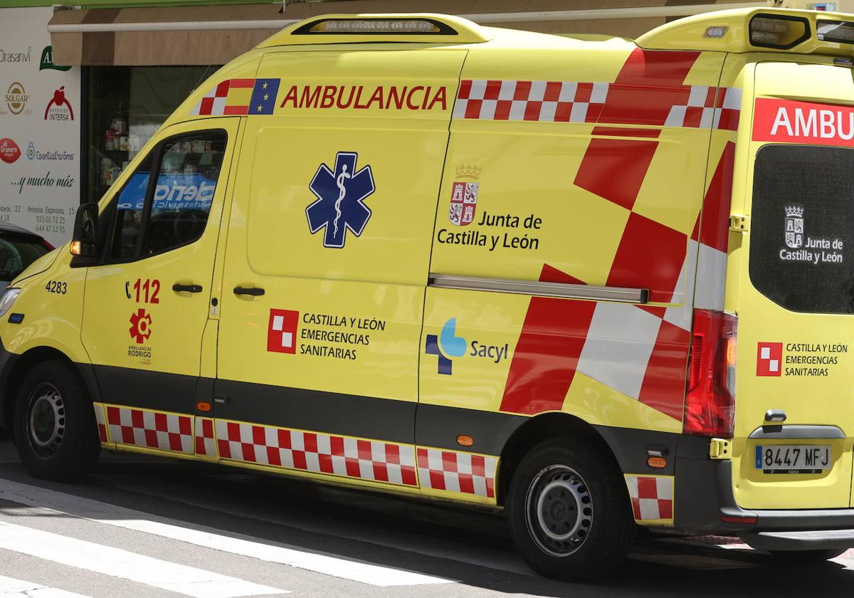 Foto de archivo de una ambulancia del Sacyl