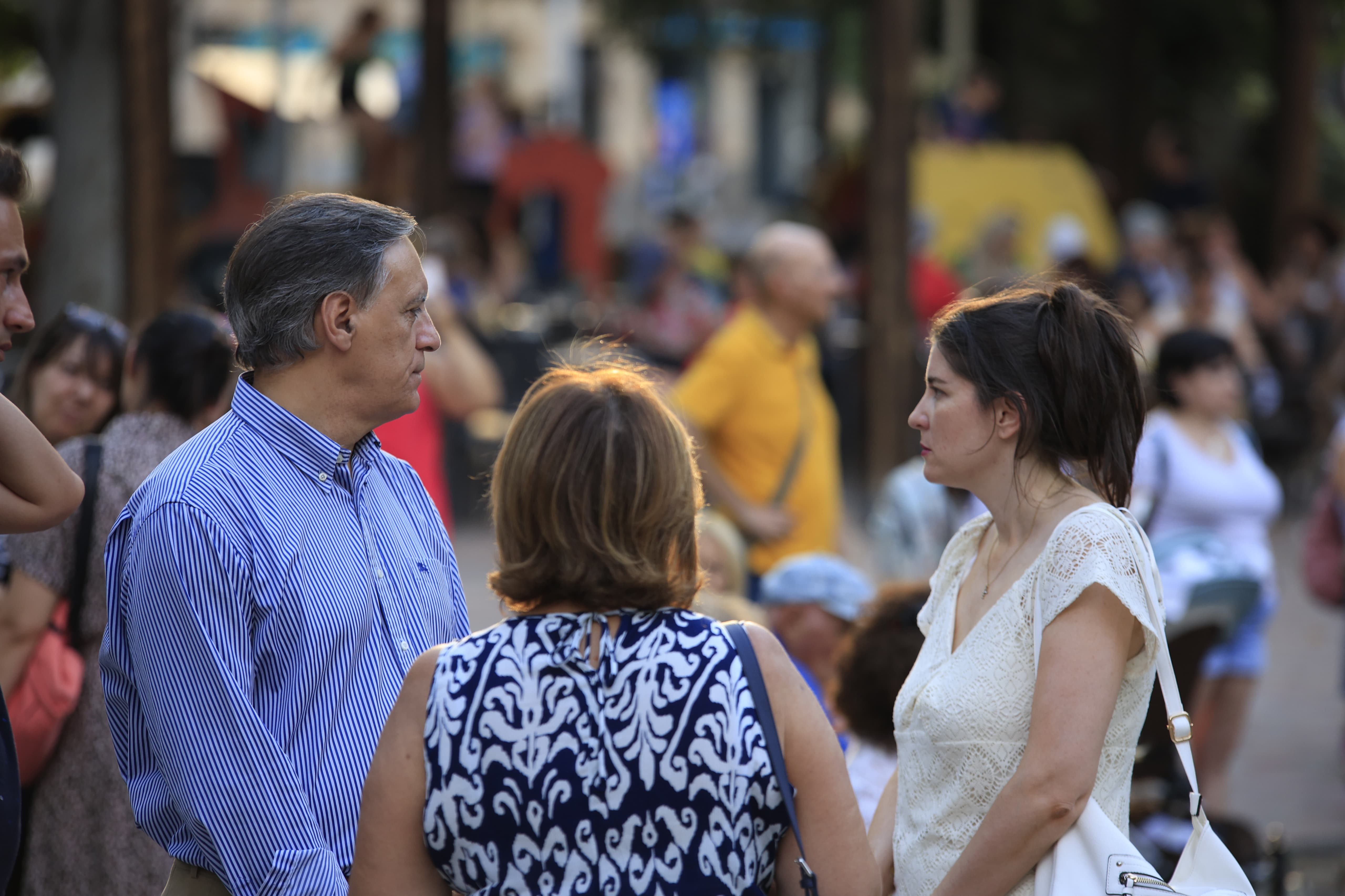 Mayores y pequeños disfrutan en La Alamedilla del Día del Abuelo