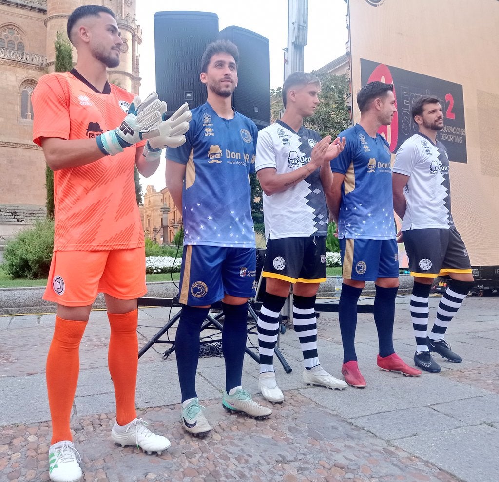 Unionistas CF presenta su equipación con su nuevo patrocinador