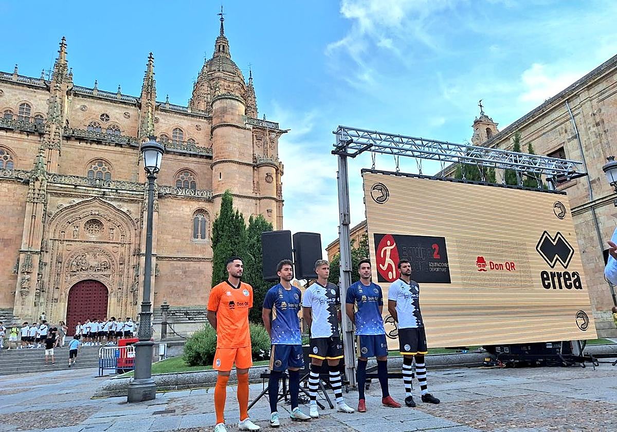 Unionistas CF presenta su equipación con su nuevo patrocinador