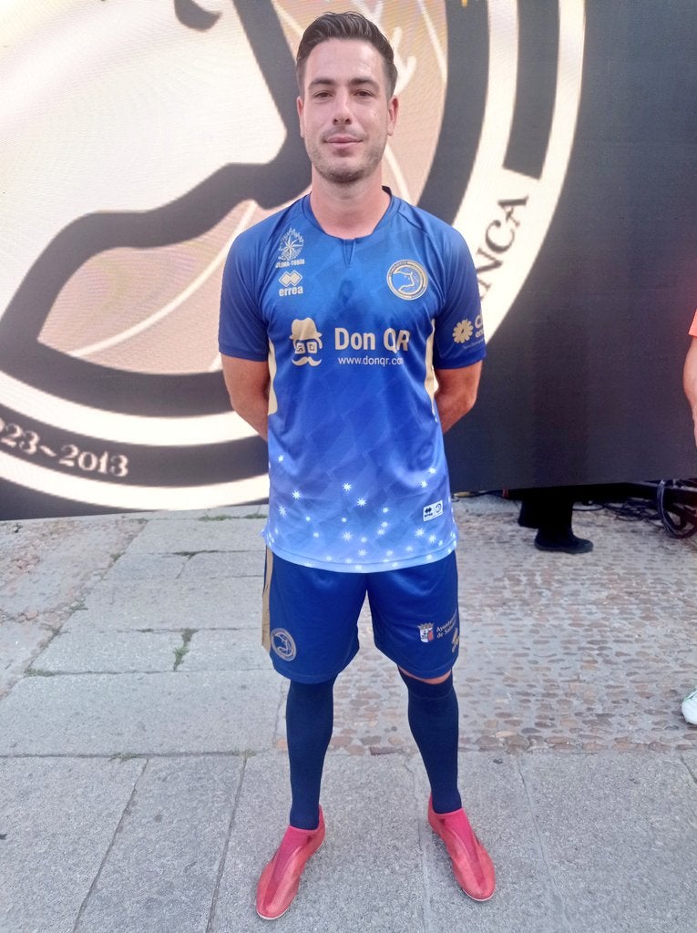 Unionistas CF presenta su equipación con su nuevo patrocinador