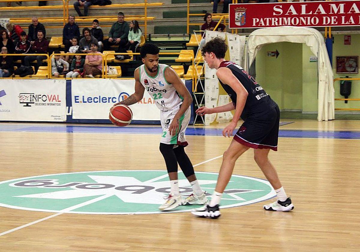 Acoydan McCarthy, en un encuentro con el Perfumerías Avenida Xoborg.