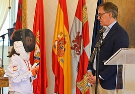 El alcalde de Salamanca con Sofía Franco.