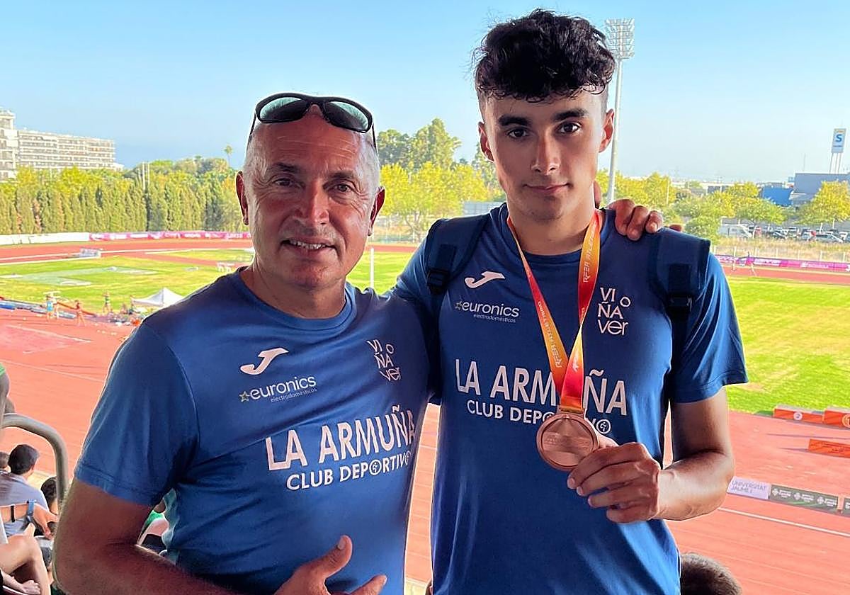 Rodrigo Fito, junto a Ramiro Morán, con la medalla de bronce en el Nacional.