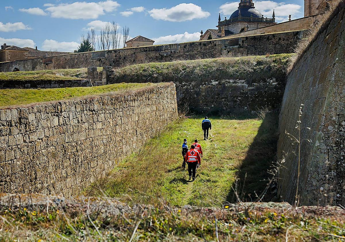 Parte del foso de la muralla de Ciudad Rodrigo en una imagen de archivo.