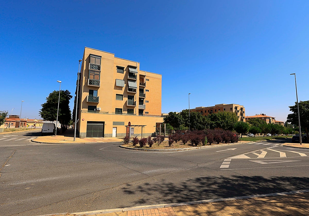 Este cruce es de los puntos negros del tráfico que preocupa a los vecinos de Los Alcaldes.