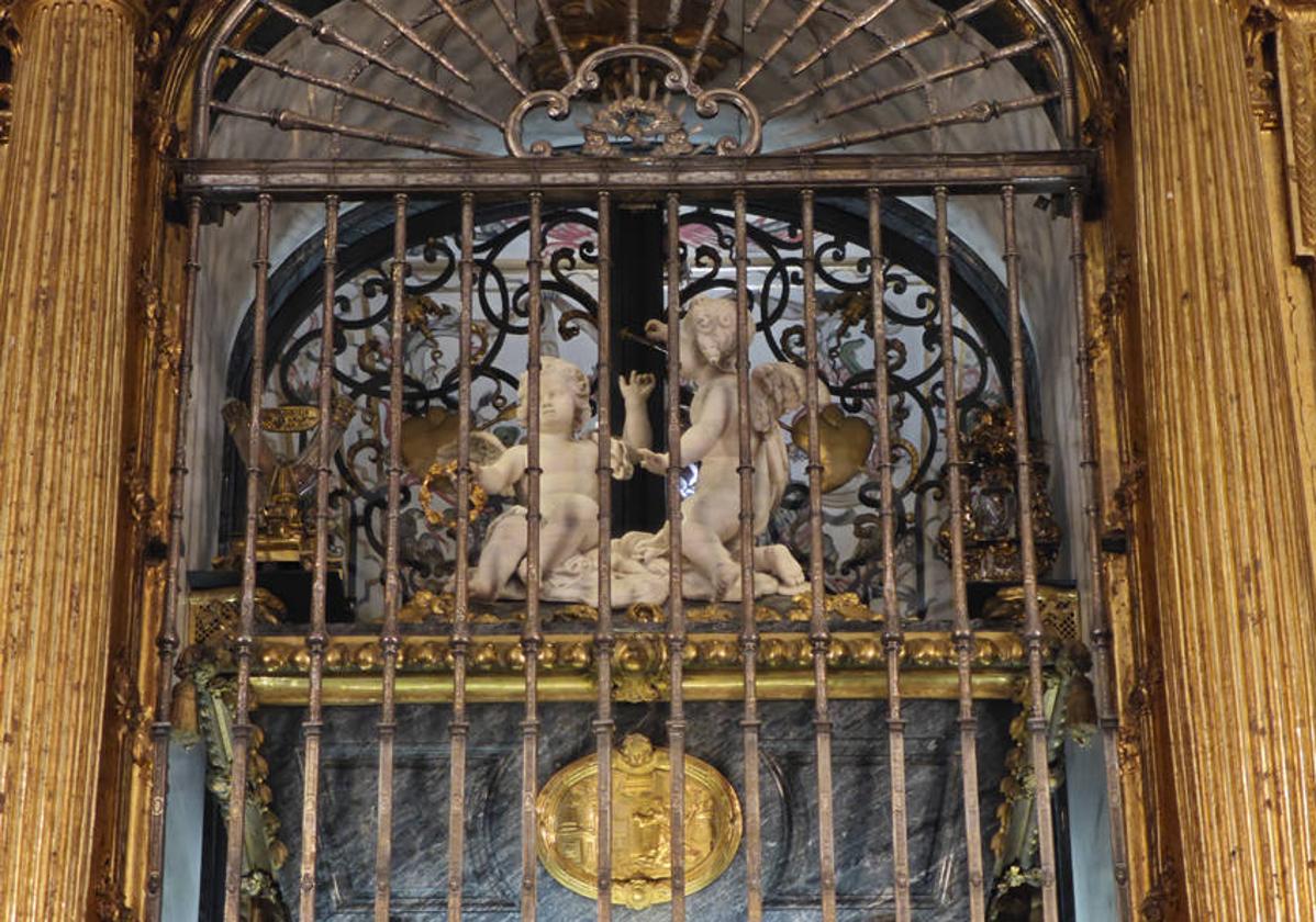 Detalle en el sepulcro de Santa Teresa