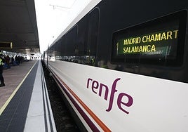 Un tren en la estación de Salamanca.