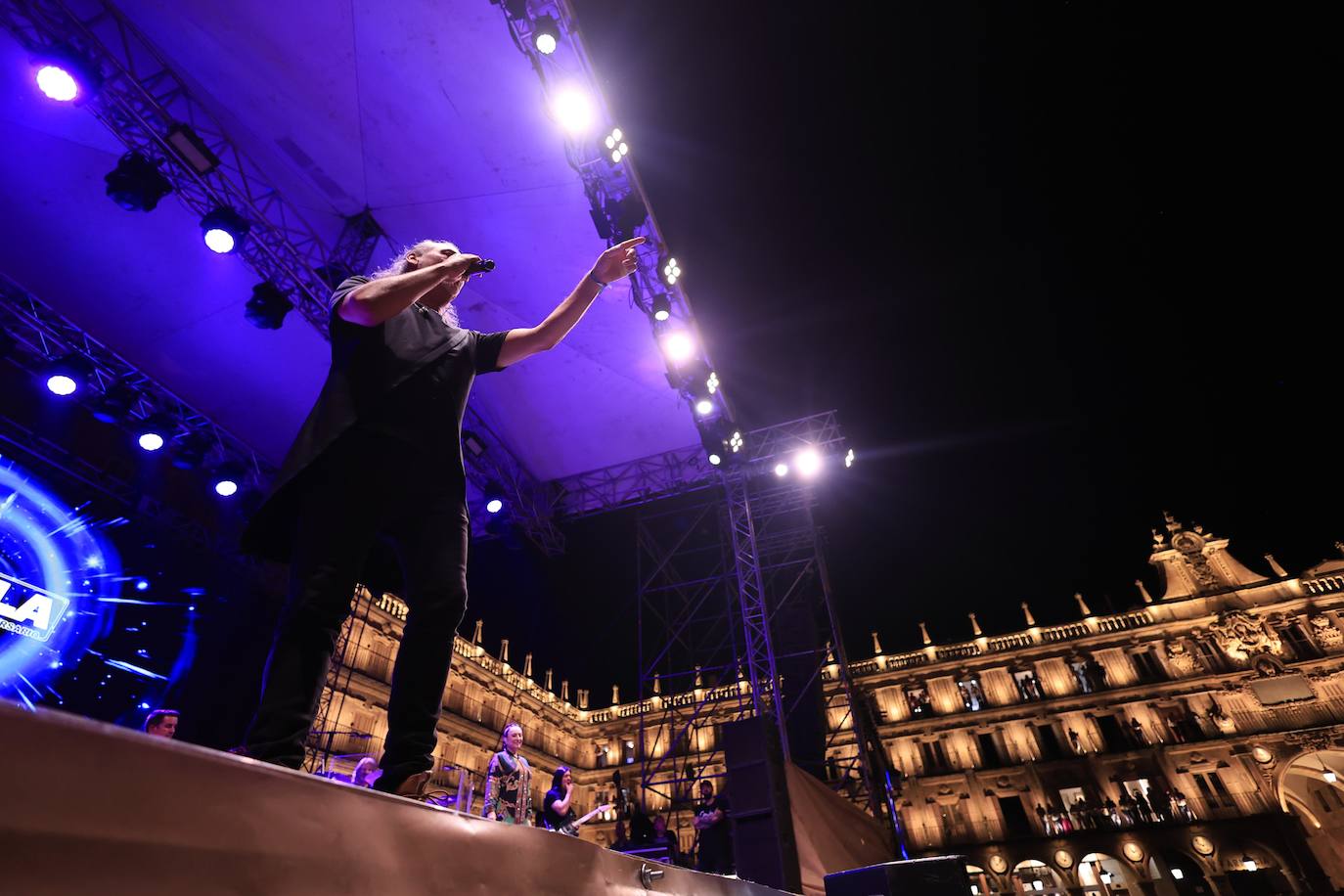 El multitudinario concierto de Camela en Salamanca, en imagenes