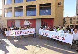 Pancartas en la protesta de hace unas semanas en Villamayor.