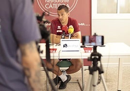 Dani Llácer comparece ante los medios de comunicación