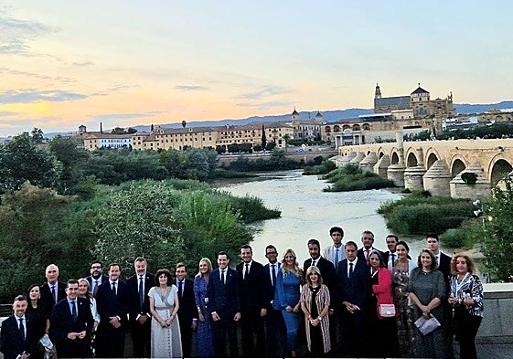Foto de grupo de los representantes del Grupo Ciudades Patrimonio de la Humanidad.