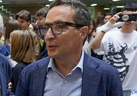 Corchado convoca de urgencia para responder al comité que le acusa de adulterar su currículo