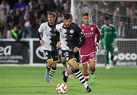 Carlos de la Nava, durante el partido ante la Cultural Leonesa.