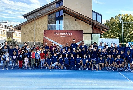 Algunos de los participantes en la Liga Provincial de Tenis.