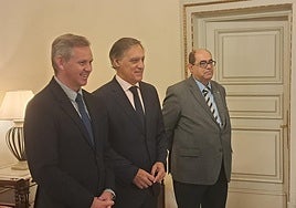 El presidente de Mercasa, el alcalde y el concejal de Hacienda.