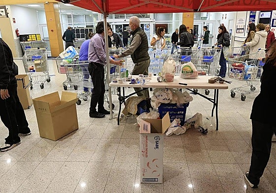Recogida de material en el Polideportivo de Carbajosa