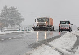 Quitanieves en la A-66 en la provincia de Salamanca.