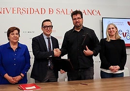 Firma del acuerdo entre la Universidad de Salamanca y la Plataforma del Voluntariado de España.
