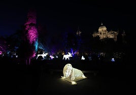 Así son los animales luminosos que han tomado el huerto más romántico de Salamanca