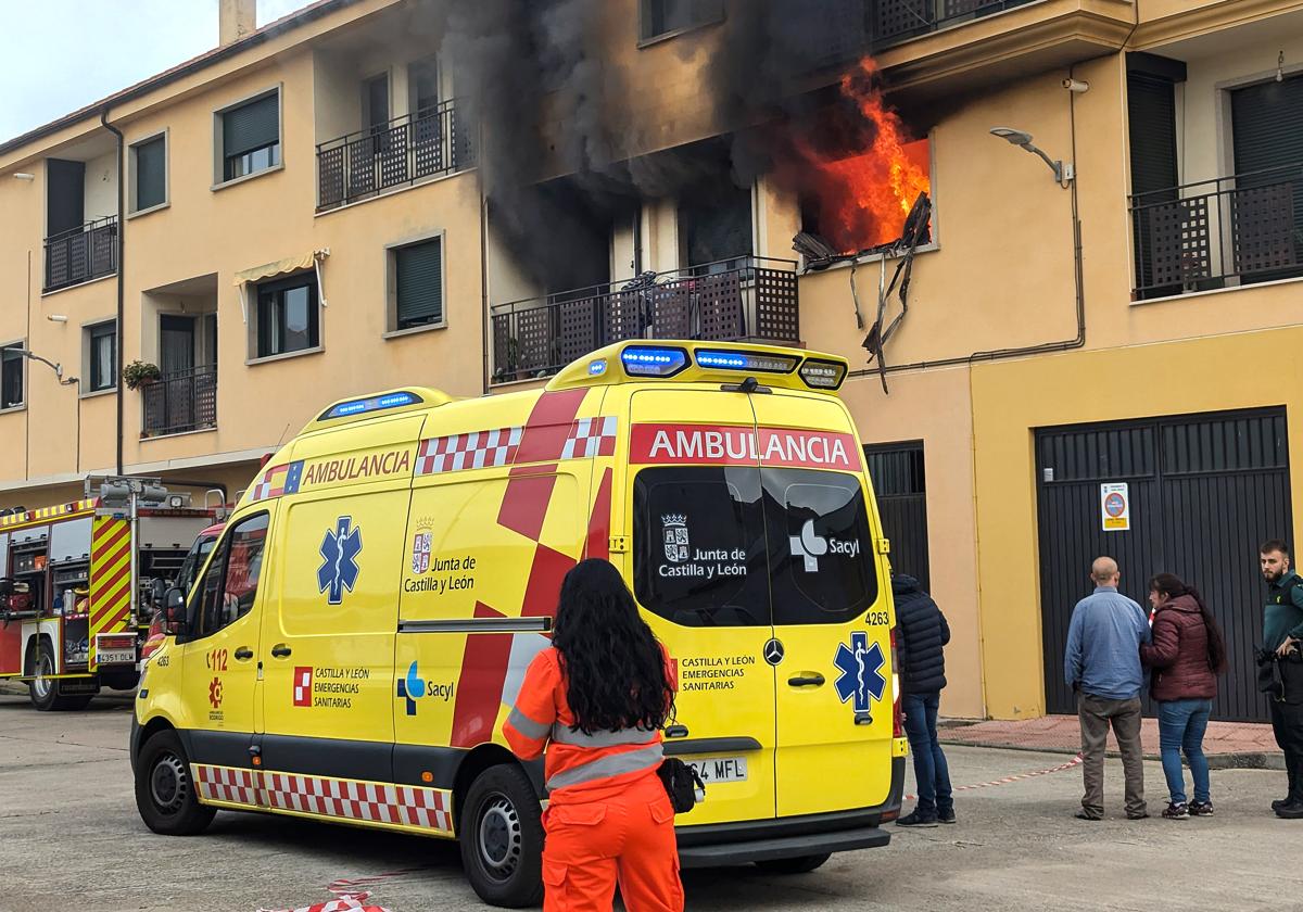 Dos heridos por inhalación de humo tras un incendio en una vivienda en Ciudad Rodrigo