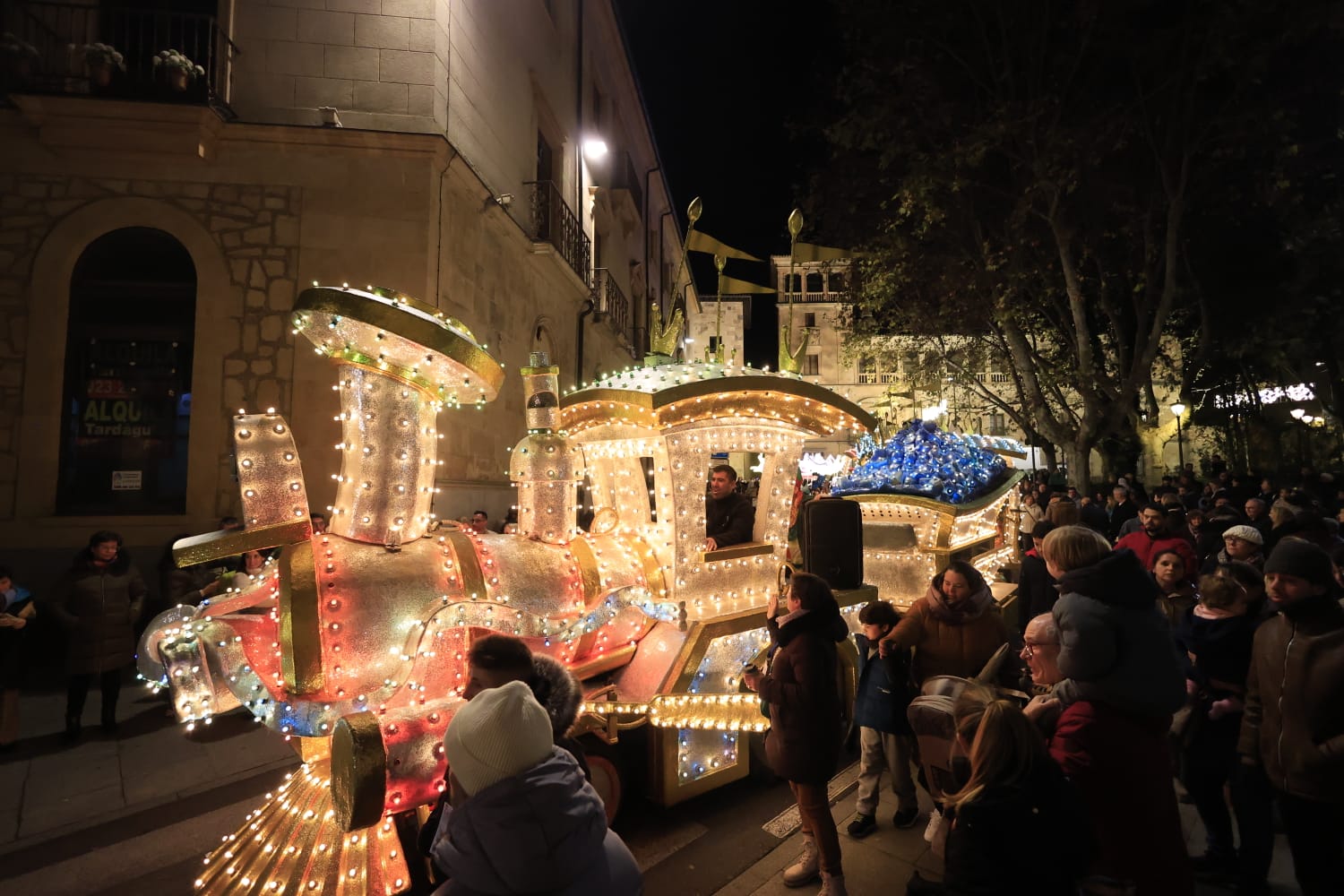 Papá Noel se deja ver en la Cabalgaza de Salamanca