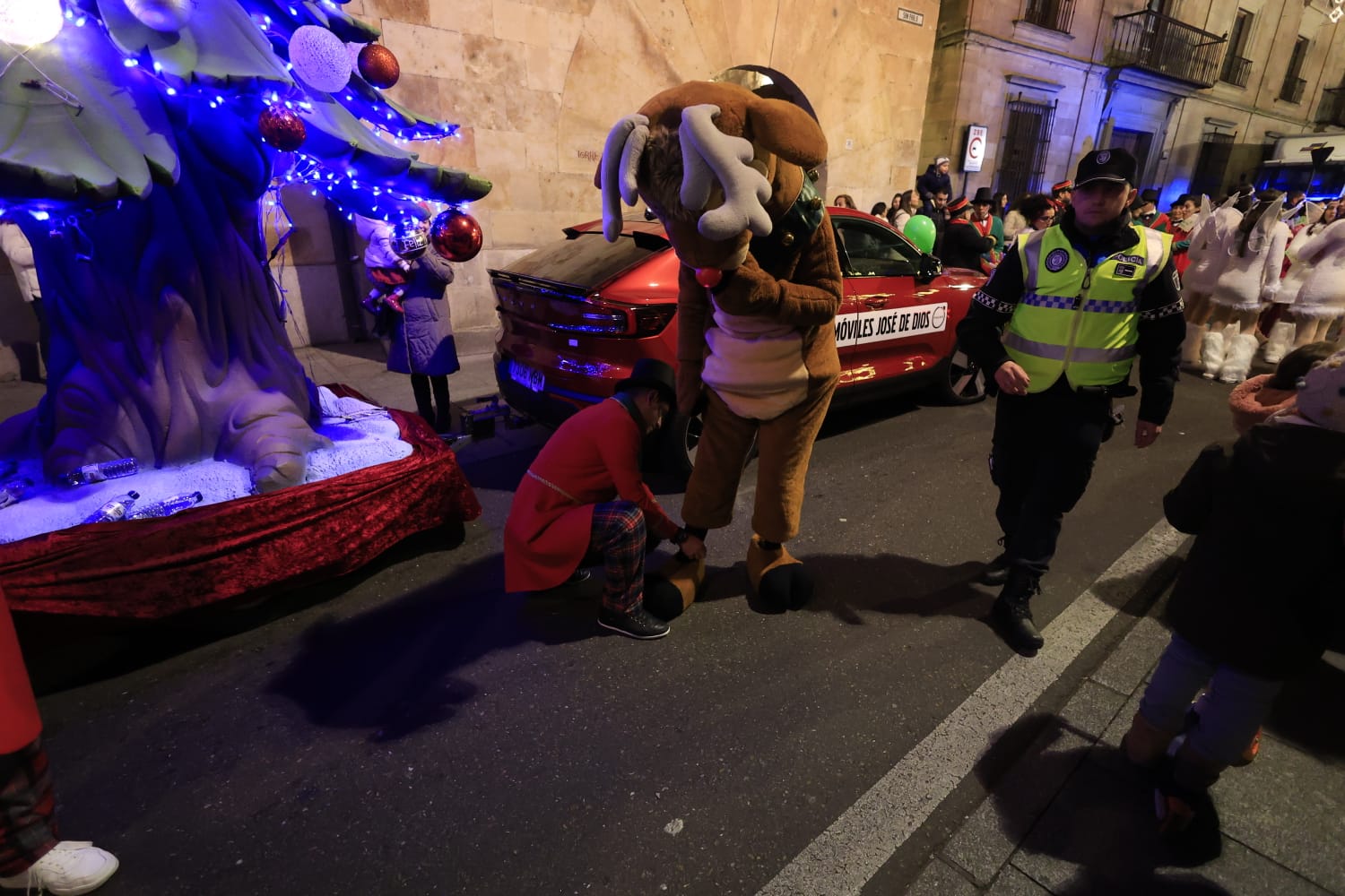 Papá Noel se deja ver en la Cabalgaza de Salamanca