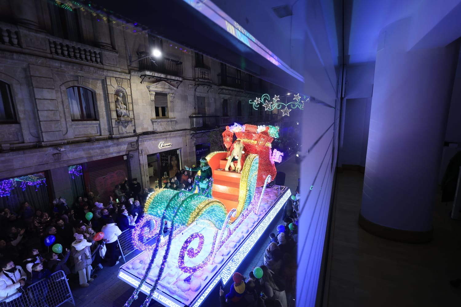 Papá Noel se deja ver en la Cabalgaza de Salamanca