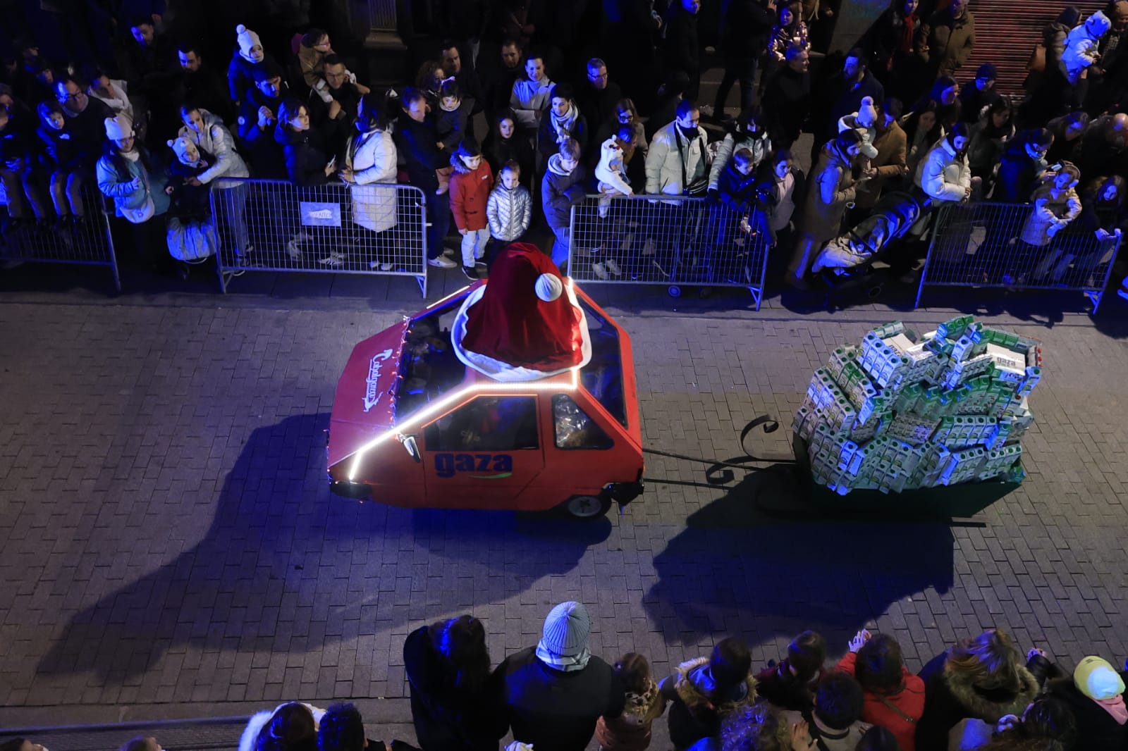 Papá Noel se deja ver en la Cabalgaza de Salamanca