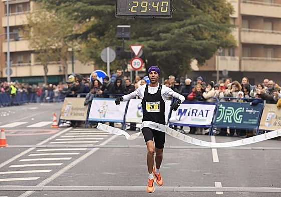 Mousaab Hadout inscribe su nombre en la lista de honor de la San Silvestre Salmantina