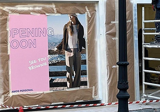 El local de la tienda de Brownie que ya anuncia su próxima apertura en el centro de Salamanca.