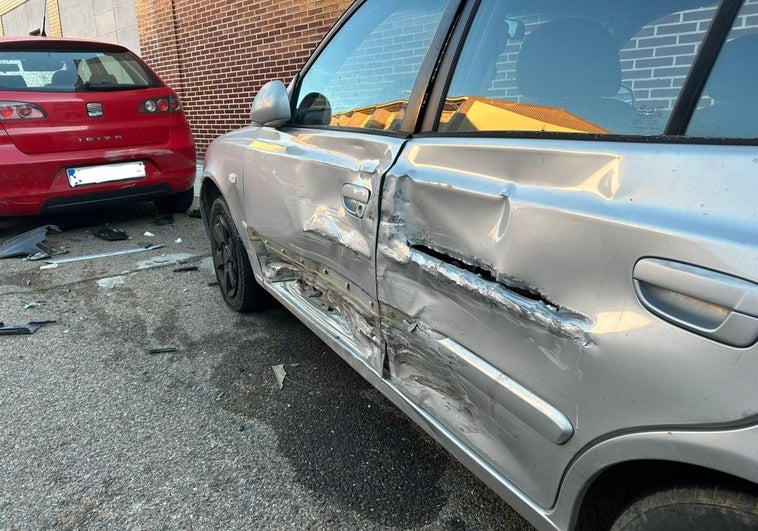 Dos de los coches dañados en el accidente.