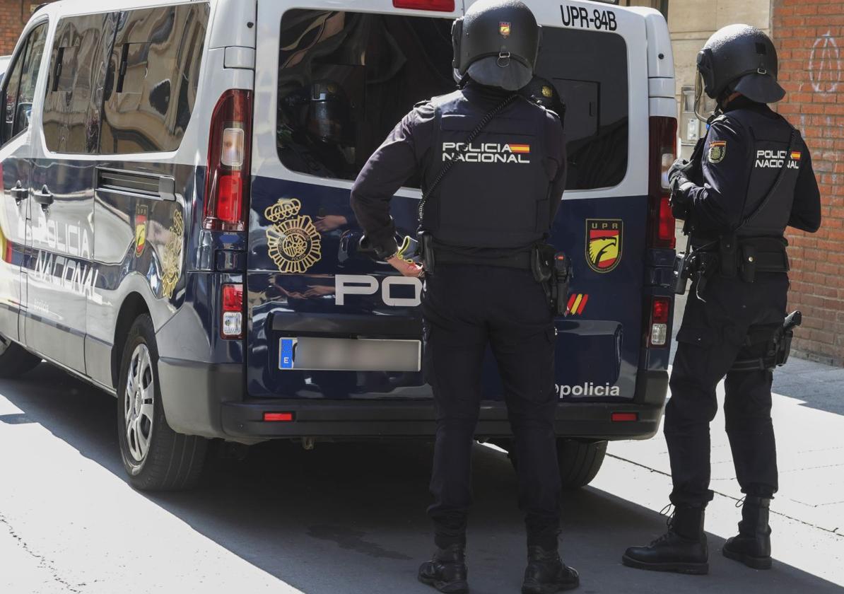 Policía Nacional en una redada en Salamanca.