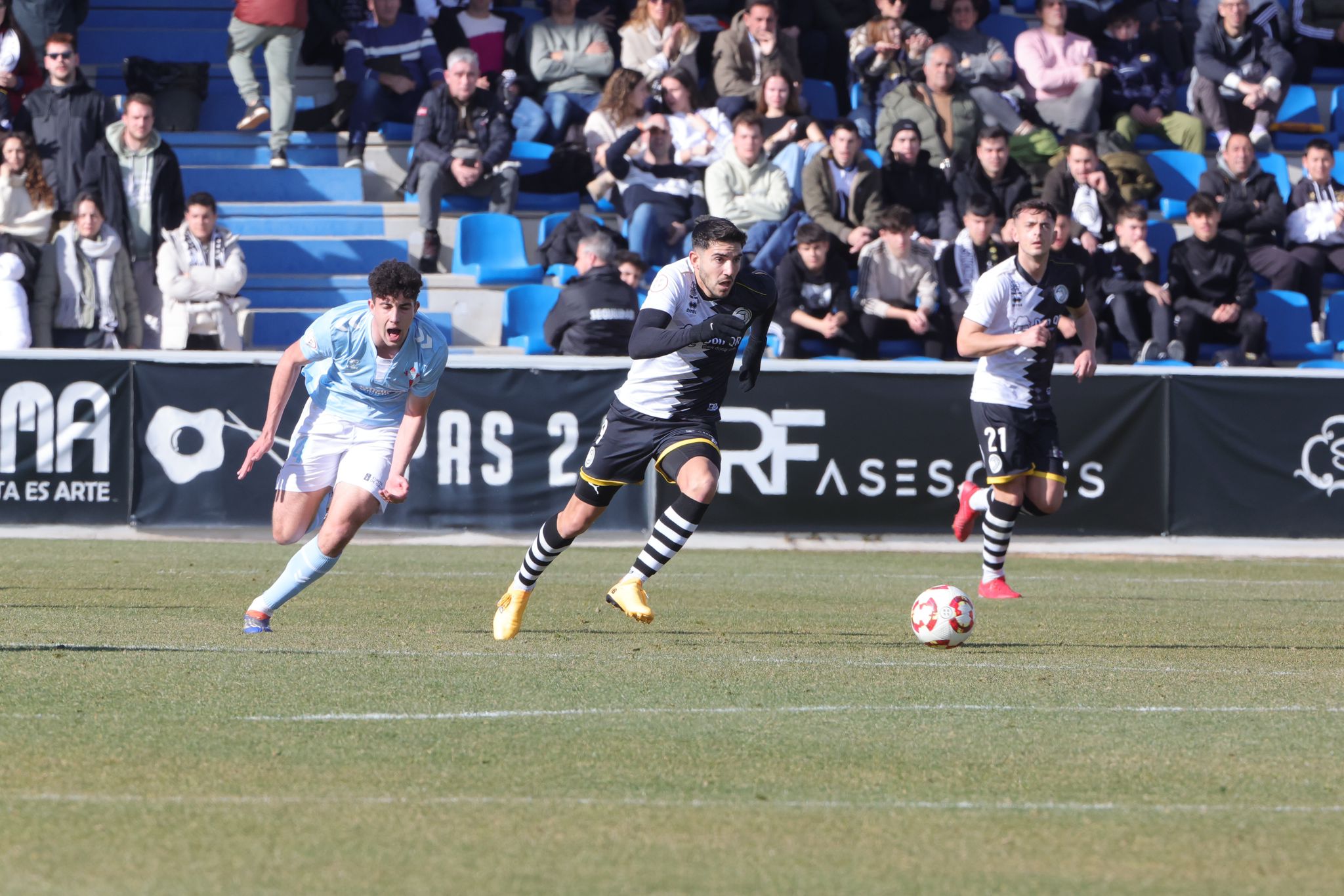 El partido entre el Unionistas y el Celta B, en imágenes