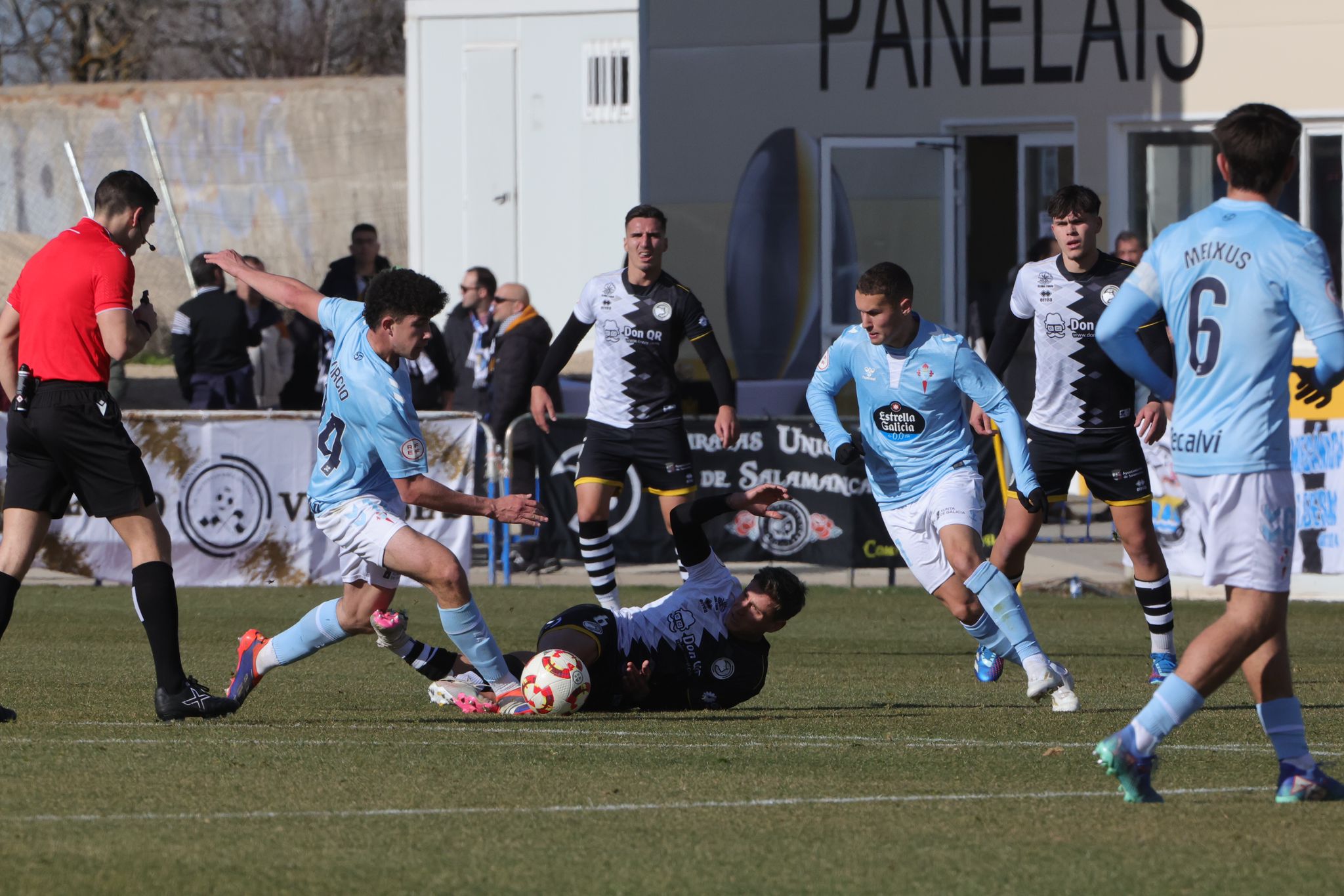 El partido entre el Unionistas y el Celta B, en imágenes