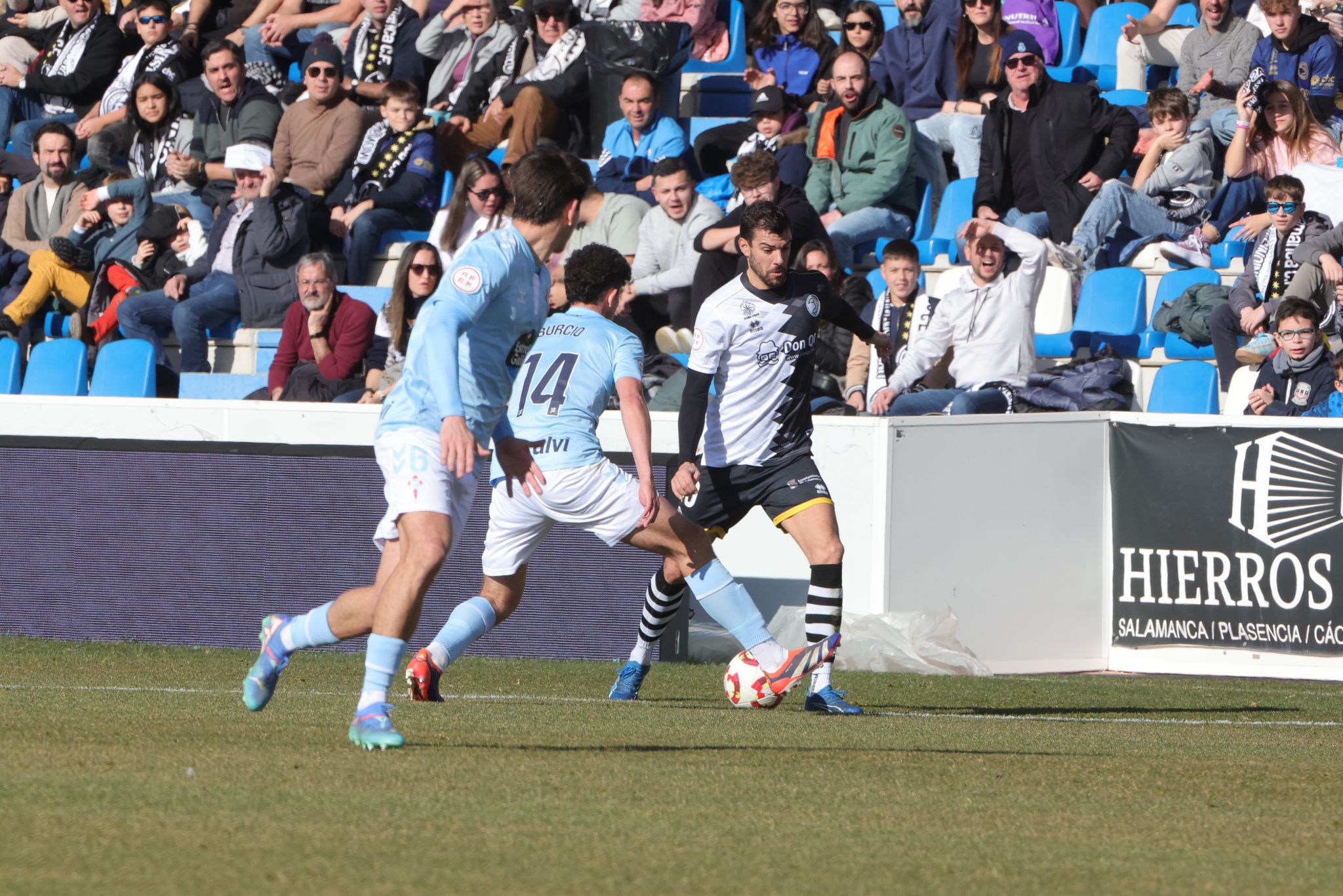 El partido entre el Unionistas y el Celta B, en imágenes