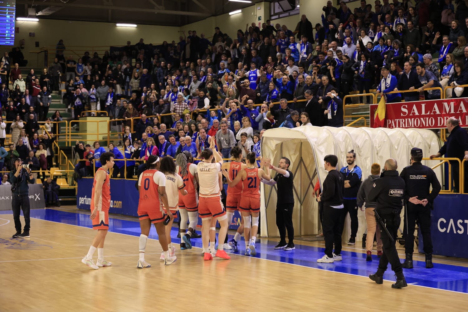 Sonora pitada para el poco deportivo Bourges Basket ante Avenida